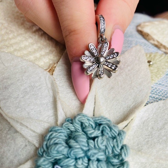SOLD 🌼HOST PICK!🌼 Pandora Daisy Charm - Picture 4 of 6